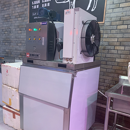 300公斤片冰机交付广东某生鲜超市使用