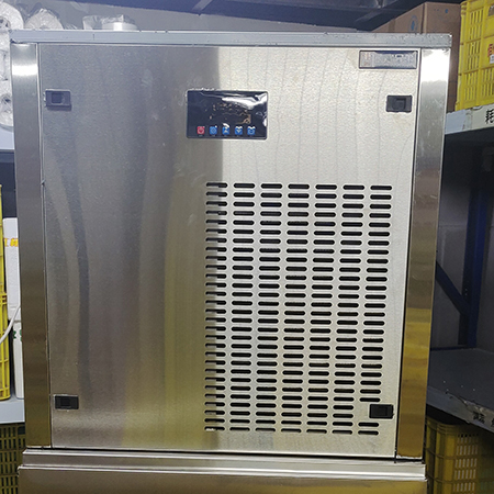 300公斤片冰机(带外罩)交付郑州某连锁超市使用