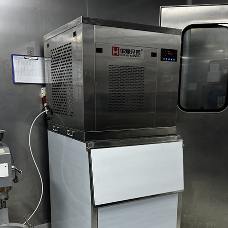 300公斤带外罩片冰机交付深圳某餐饮店使用