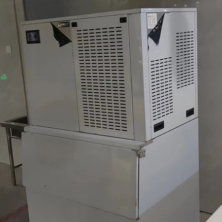500公斤片冰机带外罩款交付浙江某水产店